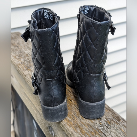 Dana Buchman- Women's Quilted Ankle Boots - Picture 8 of 10